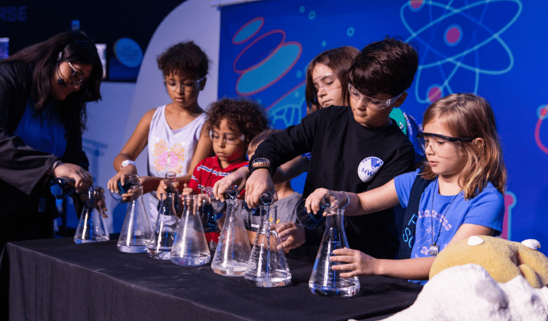 Kids doing a liquid experiment at Frost Museum of Science