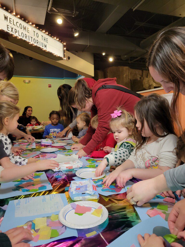 Kids making crafts at Exploritorium in Chicago